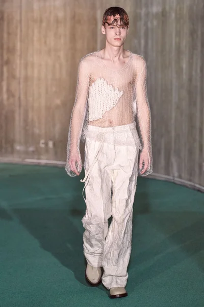 Look 18